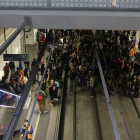 Tall de vies a Girona ■ Desenes d’independentistes van tallar les vies de l’AVE a Girona en el primer aniversari de l’1-O, uns fets pels quals quatre manifestants s’enfronten a quatre anys de presó. El jutjat ha suspès el judici a l’esp ...