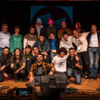 Fotografia de grup de les bandes que van concursar a la final de dissabte a l’Espai Orfeó de Lleida.