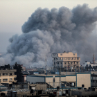 Les forces israelianes van bombardejar ahir la ciutat de Rafah, al sud de la Franja.