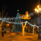 L’arbre de Nadal de Balaguer es troba a la plaça Mercadal, és artificial i fa vuit metres.