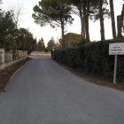 En una casa del camí de les Bruixes van robar joies, diners, un armer i dos cotxes.