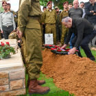 El primer ministre israelià, Benjamin Netanyahu, assisteix al funeral d’un soldat mort a Gaza.