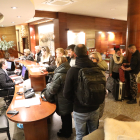 Sort. Alguns dels clients que van arribar ahir a l’Hotel Pessets de la capital del Pallars Sobirà.