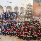 Agramunt 'obre' les festes amb l'arbre de Nadal de l'Espai Guinovart