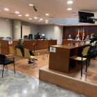 L’acusat, ahir al matí al banc dels acusats de l’Audiència de Lleida.