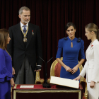 La princesa Elionor jura la Constitució davant de la presidenta del Congrés i els reis.