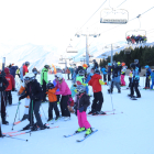 Sense neu fora de les pistes ■ Algunes estacions d’esquí (com Port Ainé, a la imatge) no tenen neu fora de les pistes que actualment estan obertes. Tanmateix, els dominis esquiables del Pirineu compten amb bons gruixos que oscil·len entre els  ...