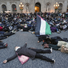 Grups propalestina van demanar ahir a Barcelona la fi de la guerra.