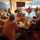 Imatge d’arxiu d’una reunió de Carme Valls amb els representants sindicals.