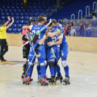 Jugadors del Finques Prats Lleida celebren un gol.