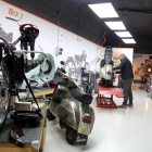 El taller lleidatà de restauració de motos clàssiques Restaura la Moto fa 5 anys