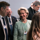 ​​Ursula von der Leyen i el ministre d’Economia alemany, Robert Habeck, ahir a Davos.