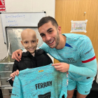 Ferran va regalar la samarreta a la María, una nena que té càncer.