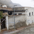El foc es va declarar en aquesta casa del carrer de la Muralla de la capital de la Noguera.