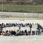 Acte ahir dels alumnes de l’Escola d’Almenar que van treballar una versió catalana d’‘Imagine’.