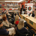 Vicenç Villatoro va presentar ahir ‘Urgell. La febre d’aigua’ amb Antoni Gelonch a la llibreria Caselles.