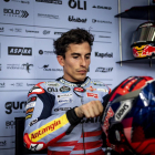 Marc, al box de Gresini Racing abans de sortir ahir a pista.