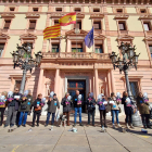 Protesta de la plataforma Aturem les Guerres davant la subdelegació del Govern estatal a Lleida.