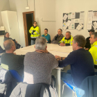 Un moment de la reunió dels treballadors amb UGT ahir a Les.