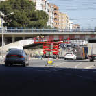 Les obres d’adequació del pont del tren van obligar a restringir el trànsit a l’avinguda del Segre.