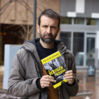 Pau Juvillà, ahir amb la seua nova novel·la, ‘El vertigen interior’.