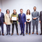 Entrega ahir del diploma a Eduardo Marín, tercer per l’esquerra, al costat del president Aragonès.