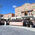 Pancarta per exposar que Aragó és una comunitat trilingüe ■ La plaça de l’Ajuntament de Mequinensa va ser l’escenari per reivindicar que Aragó és una comunitat trilingüe i el dret dels seus habitants a parlar en català i en aragonès. A ...