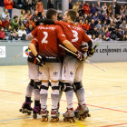 Jugadors de l’Alpicat celebren el gol de David Ballestero.