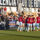 Juan Agüero, en el moment d’executar el xut que va suposar el gol de la victòria.