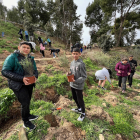 Alguns dels alumnes que van participar en la plantació al Turó de Gardeny.