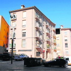 Edifici a Balaguer on hi ha pisos socials del Govern.