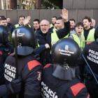 Pagesos protestant contra el cordó policial a Navarra.