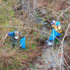 Voluntaris recullen 21,5 quilos de deixalles al barranc de Santa Anna de Sort