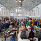 El Mercat del Pla es va omplir de curiosos a la recerca d’antiguitats i col·leccionables històrics.