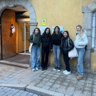 Les quatre estudiants amb Bárbara Fontecha, directora de l’ABS Cerdanya, al centre.