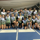 Atletes dels equips masculí i femení sub-16 que van competir a Sabadell.