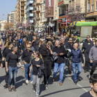 Funcionaris de presons es van manifestar ahir des de la presó, passant per l’avinguda Balmes, fins a arribar a la delegació del Govern.