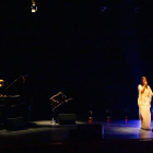 La portuguesa Lina va presentar ahir al Teatre de l’Escorxador el seu nou disc, ‘Fado Camôes’.