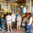 Recital poètic d’alumnes de l’institut Gili i Gaya, ahir a la llibreria La Sabateria de Lleida.