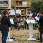 Acció ‘SubVERSiva’ ahir a la plaça al costat de l’Escorxador amb les poetes Olza Olzeta i Laia Claver.