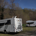 Turistes al Parc d’Aventura de Rialp.