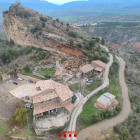 Imatge aèria del despreniment de roques i terra sobre la casa.