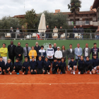 Foto de família del torneig, que va culminar ahir a les instal·lacions del Club Tennis Urgell.