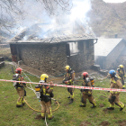 Un incendi destrueix una casa a Estaon, a la Vall de Cardós