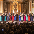 El paranimf de la Universitat va acollir ahir a la nit el concert del Cor Jove Nacional de Catalunya.