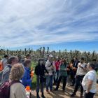 Un grup de visitants als camps de Montoliu de Lleida.