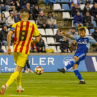 Juan Cruz Agüero remata a la porteria de Nil amb una volea amb la cama esquerra.