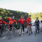 Alguns dels ciclistes del Club Esportiu Alba, de Tàrrega.
