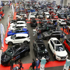 Imagen de archivo de una feria de venta de coches. EFE/Luis Tejido