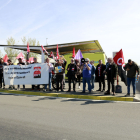 Treballadors i membres del sindicat CGT ahir a la seu d’Egara.